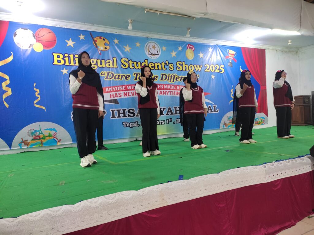 Bilingual Show: Wadah Kreativitas Siswa Berbahasa Inggris di Panggung